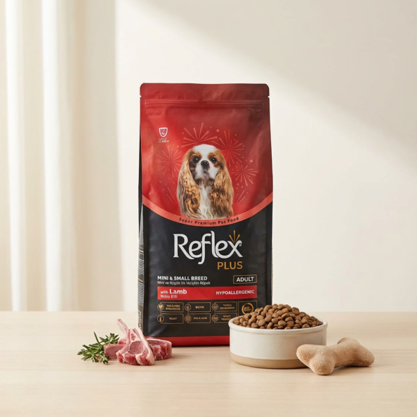 Reflex Plus Kuzu Etli Mini Ve Küçük Irk Yetişkin Köpek Maması 3 Kg kullanım görseli