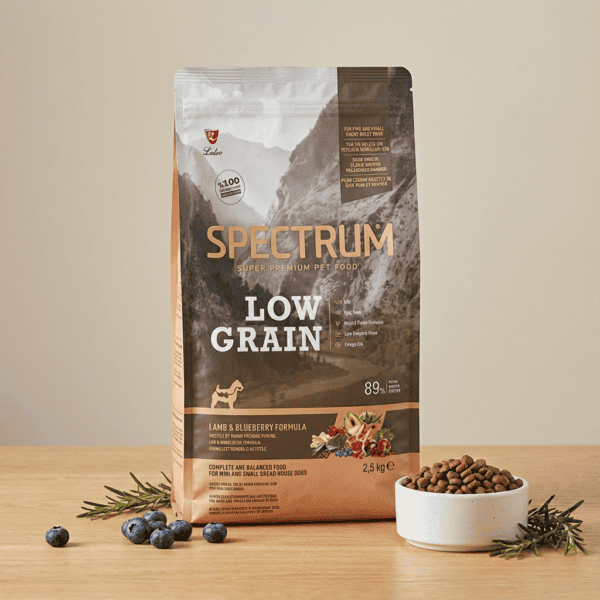 Spectrum Kuzu Etli ve Yaban Mersinli Mini ve Küçük Irk Yetişkin Köpek Maması 2,5 kg kullanım görseli